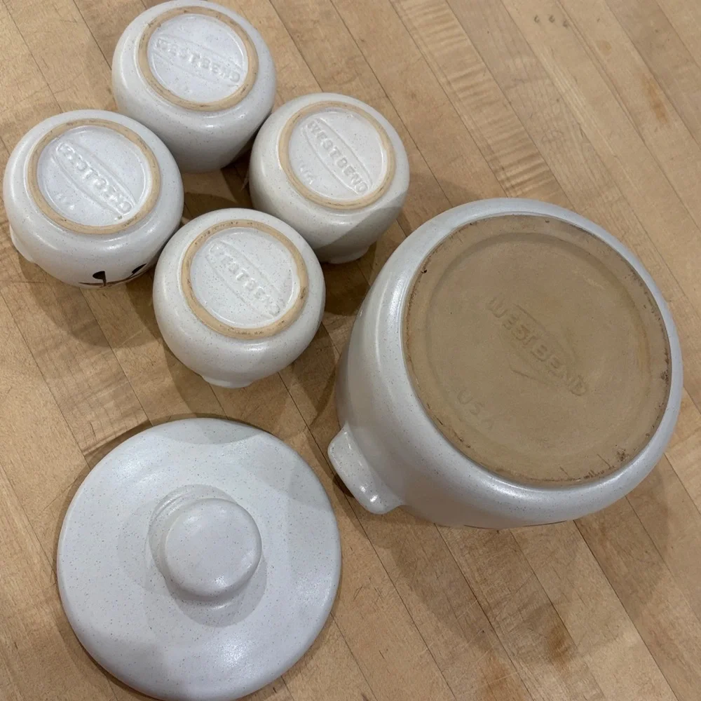 Westbend 🫘🍲Bean/Chili Pot with 4 crock bowls
